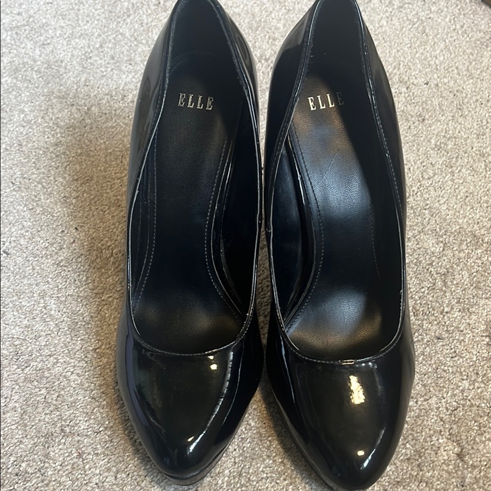 Elle Women's Black Pumps